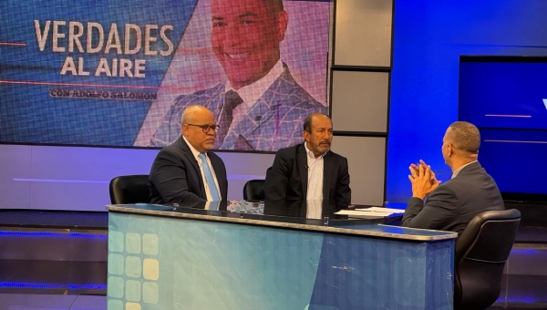 En visita a Medios Comunicación Fabricio explica necesidad de Reforma Fiscal